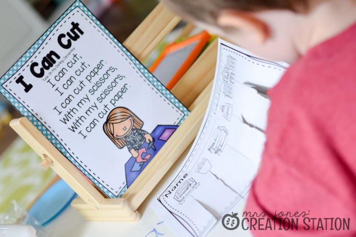 How to teach children to use scissor independently